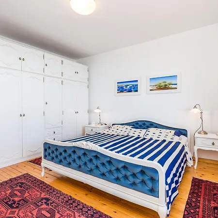 House Ravelita